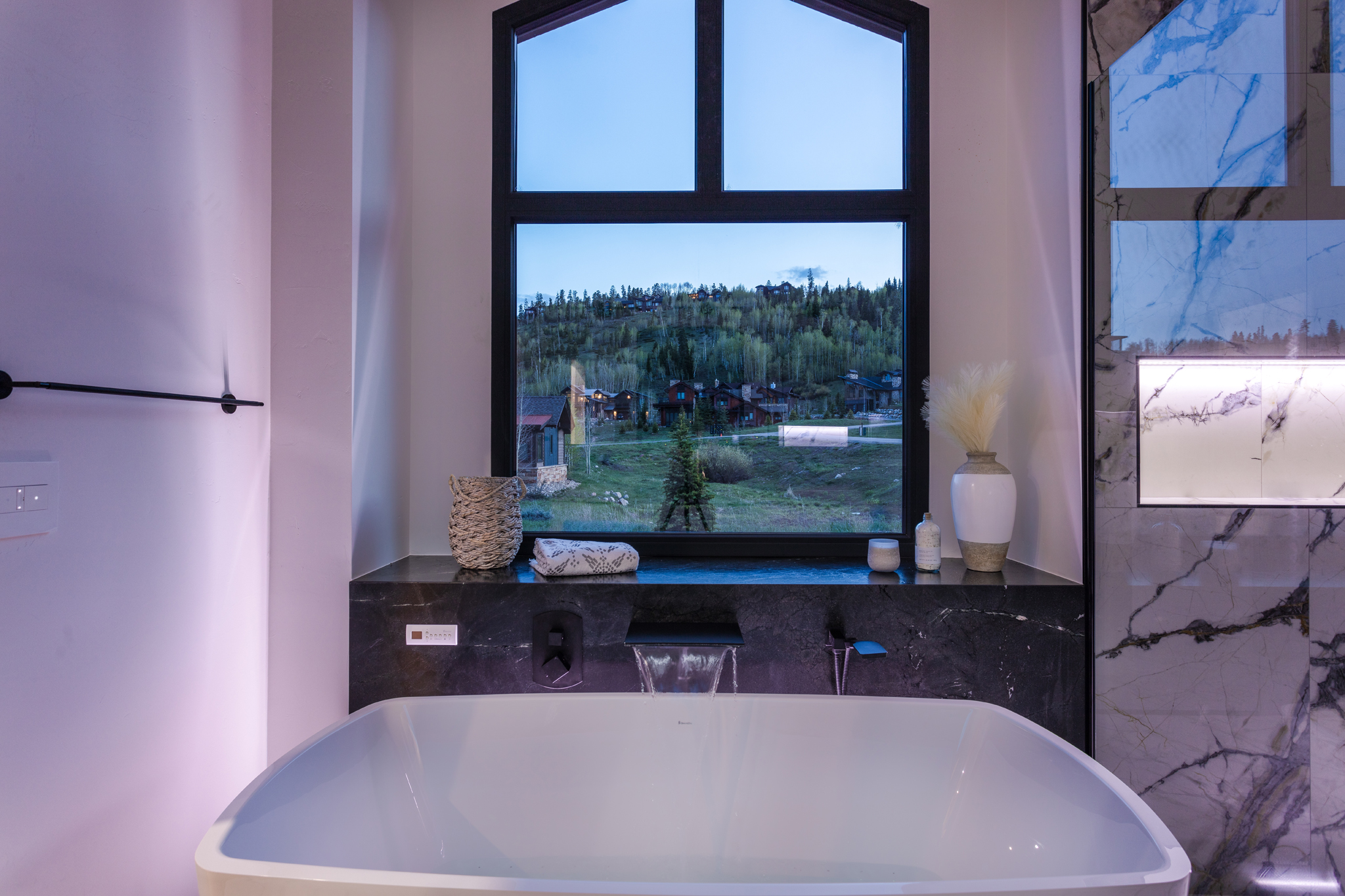 Custome Builder in Silverthorne Colorado with bath tub photography