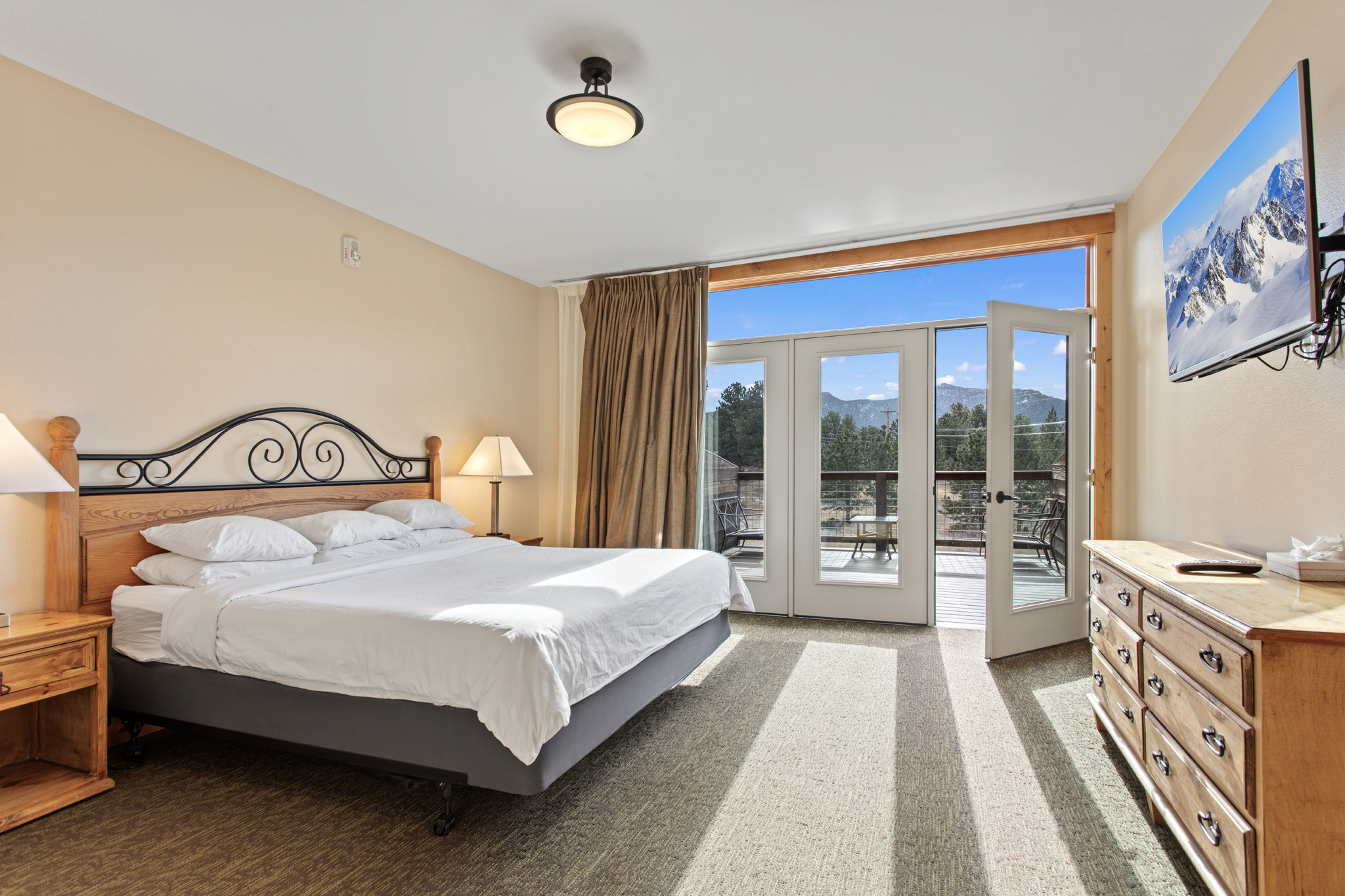 Commerical Architectural Photography of a Moutain Hotel Motel
